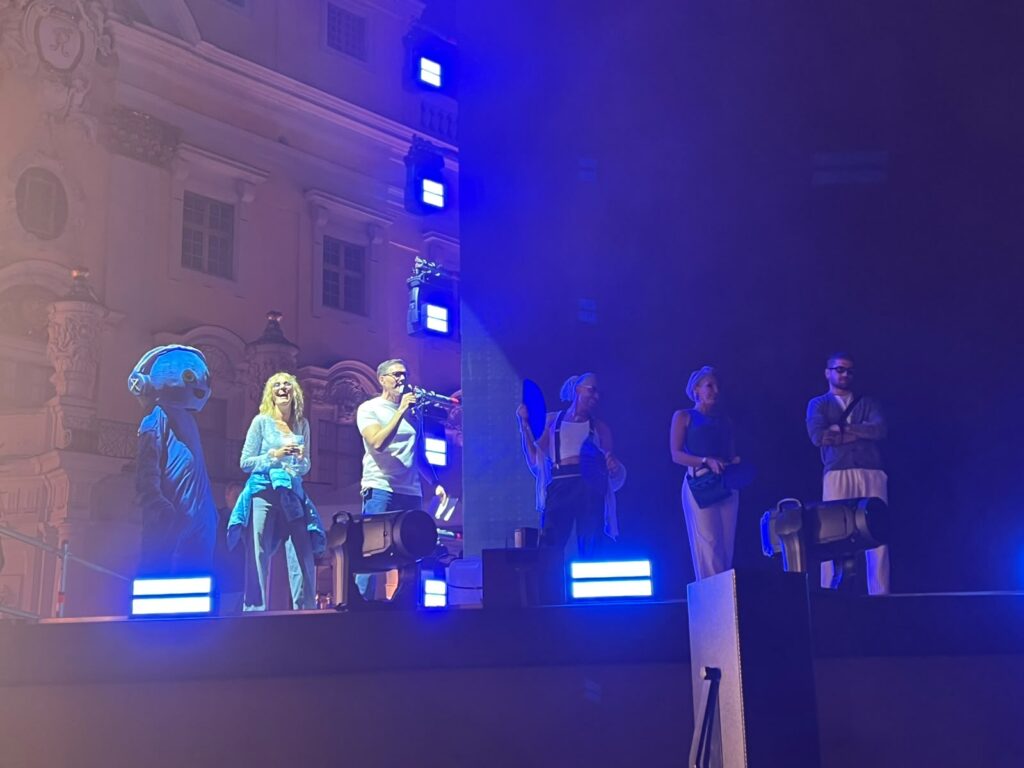 Just-White+Blue-Marcel-Show-2