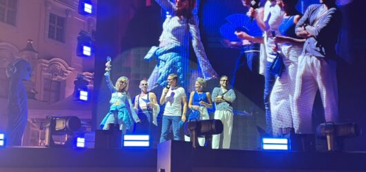 Just-White+Blue-Marcel-Show
